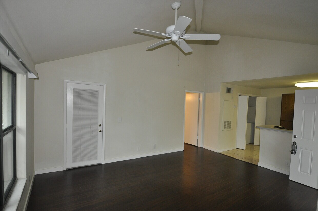 Primary Photo - 4090 N Pine Island Rd