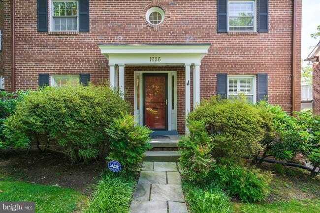 Foto del edificio - 1626 Kalmia Rd NW