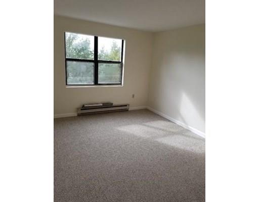 Building Photo - 10 Wrentham Rd