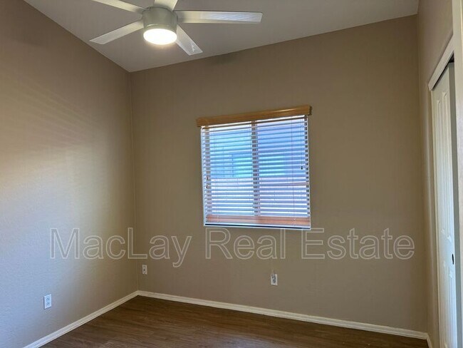 Foto del edificio - 1746 E Chaparral Dr