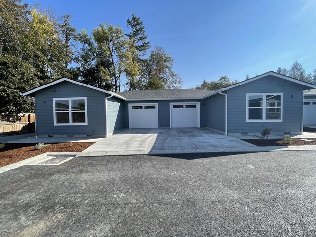 Building Photo - 1841 Hubbard Ln