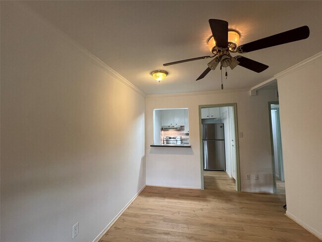 Foto del edificio - 5216 Arboles Dr