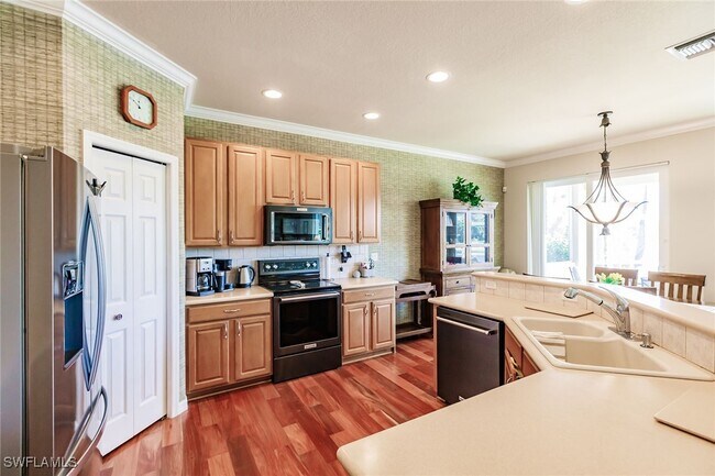 Foto del edificio - 7859 Berkshire Pines Dr
