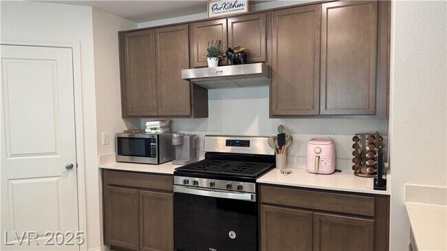 Foto del edificio - 2 Story 3 bedrooms 3 full baths Inspirada Henderson