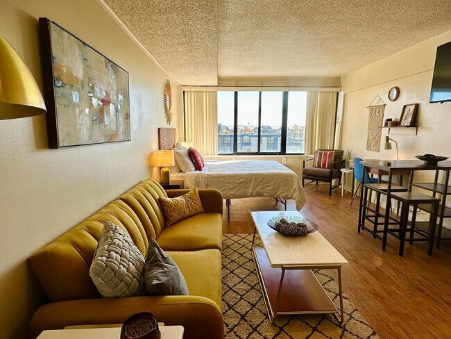 Zona de estar/dormitorio - 1700 Clinch Ave