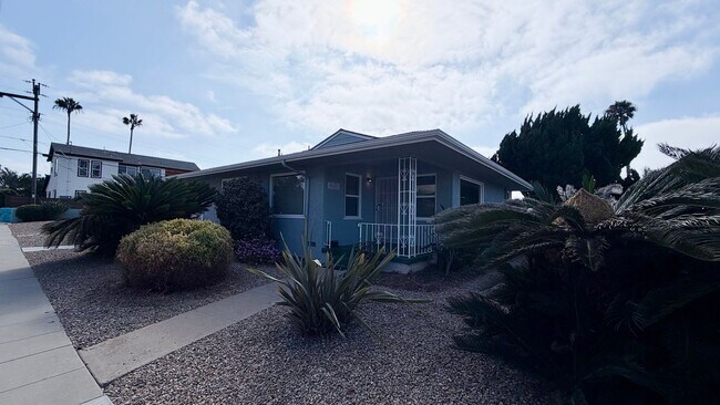 Foto del edificio - Spacious 3 Bed 2 Bath Home in Sunset Cliffs with Detached Garage & Private Backyard