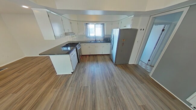 Building Photo - 13250 De Mott Dr