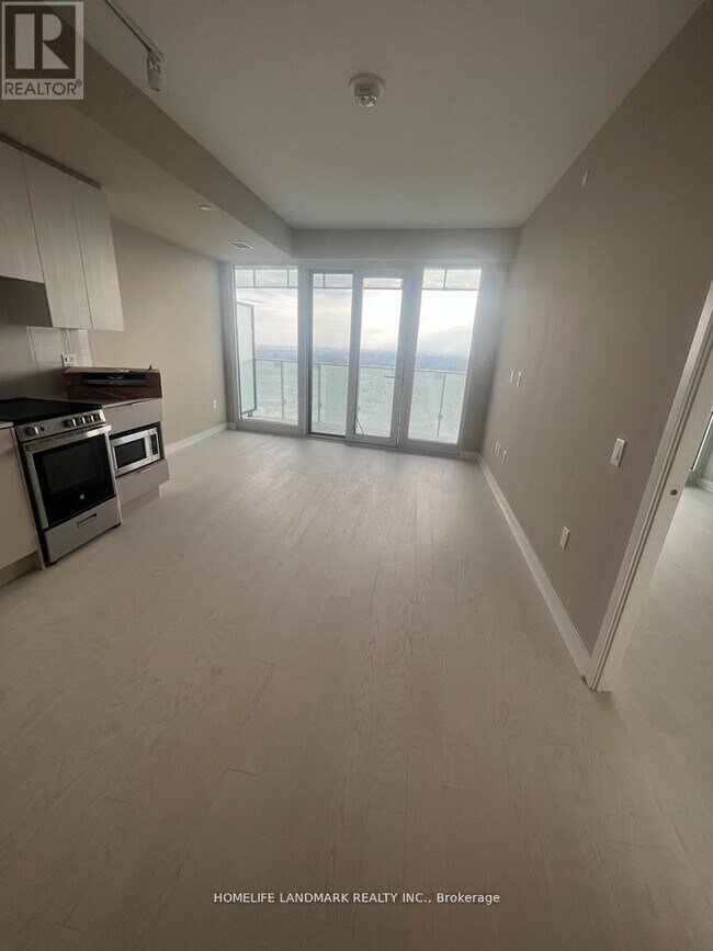 Photo du bâtiment - 3900 Confederation Pkwy