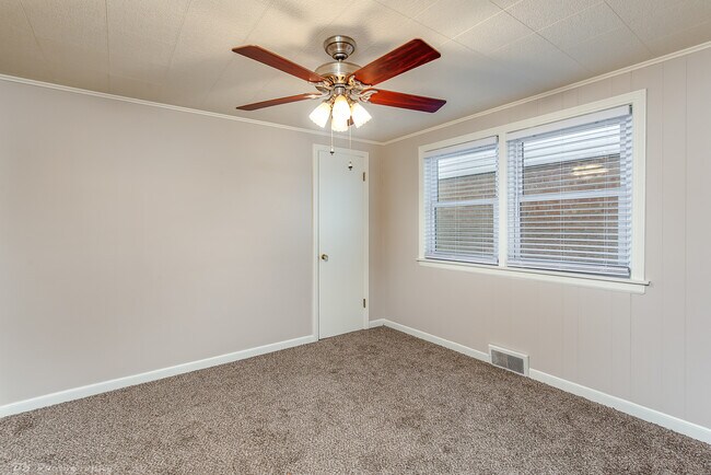 Building Photo - 5805 S Normandy Ave
