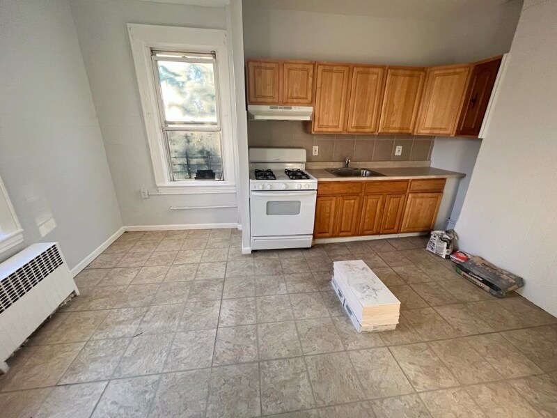 Primary Photo - 109 Winfield Ave