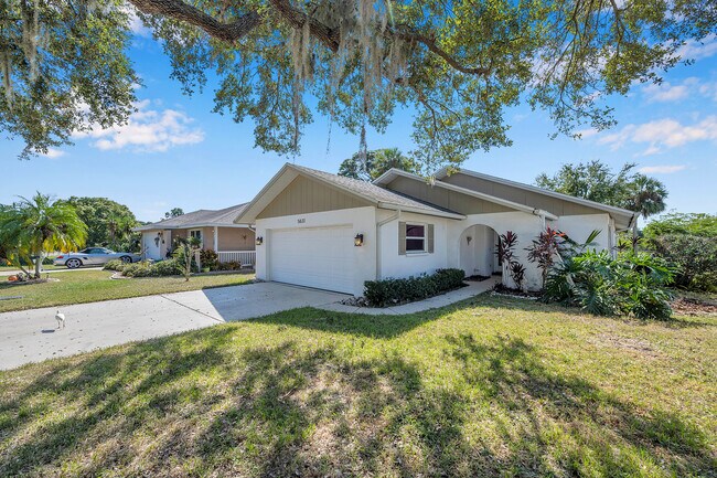Foto del edificio - 5631 Decatur Dr