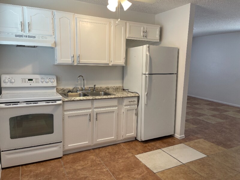 Foto principal - 220 W 9th St