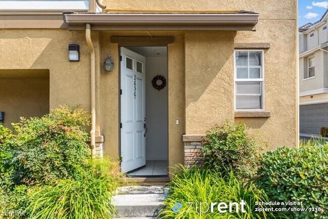 Building Photo - 2656 Baton Rouge Dr