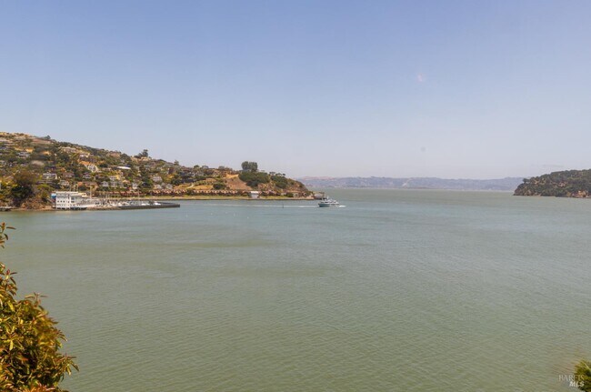 Foto del edificio - 246 Beach Rd
