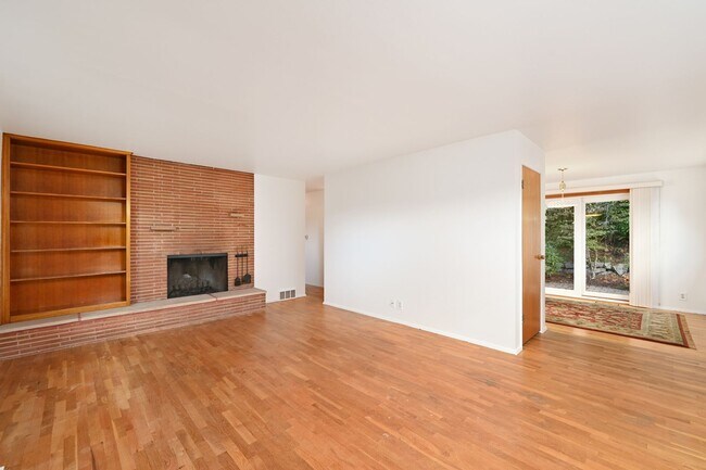 Foto del edificio - Spacious 3BR+/2 BA Home in Quiet North-End...