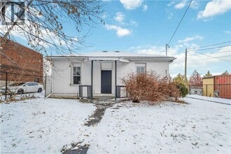 Building Photo - 16 Murray St W