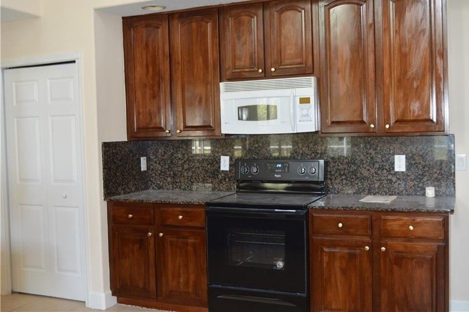 Primary Photo - Stunning 5 bedroom 3 Bath Pool Home