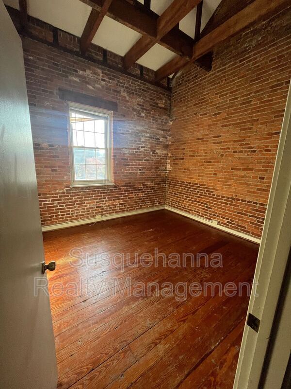 Building Photo - 402 W Frederick St
