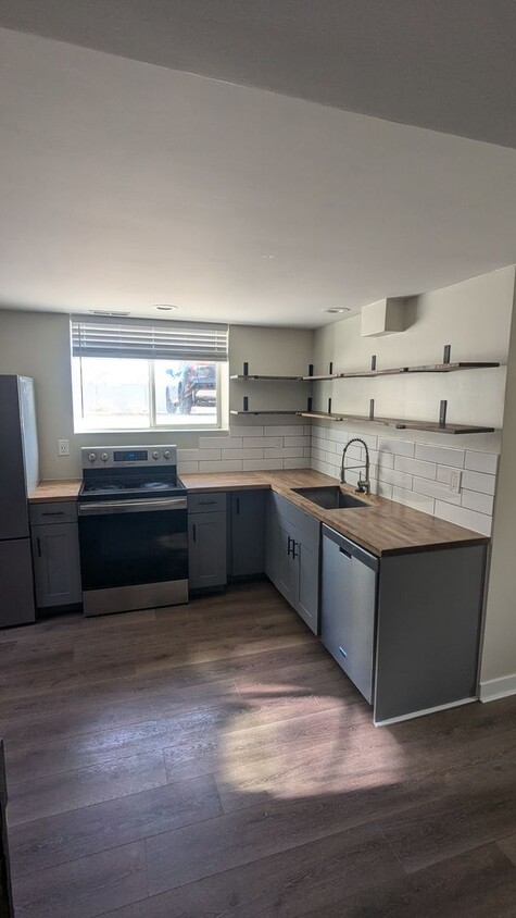 Primary Photo - Newly Renovated Duplex! 1 Bedroom Garden L...