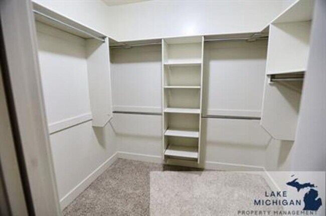Building Photo - 8965 Plantation Dr SW