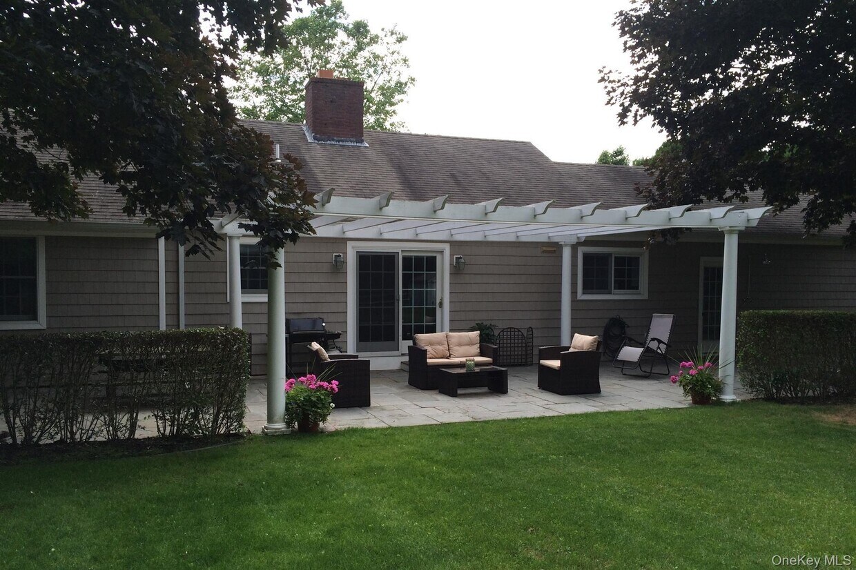 Foto principal - 56 Seaman Rd