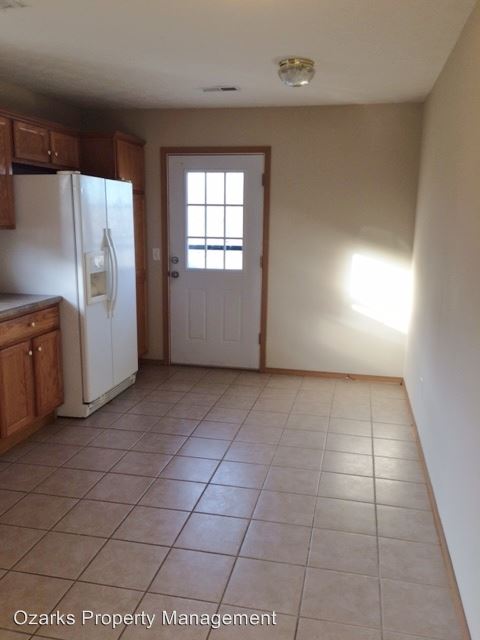 Building Photo - 4411 W La Siesta St