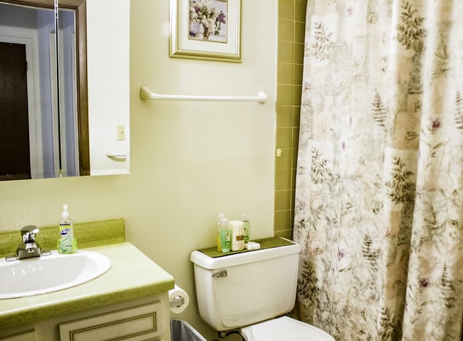 Building Photo - College Square