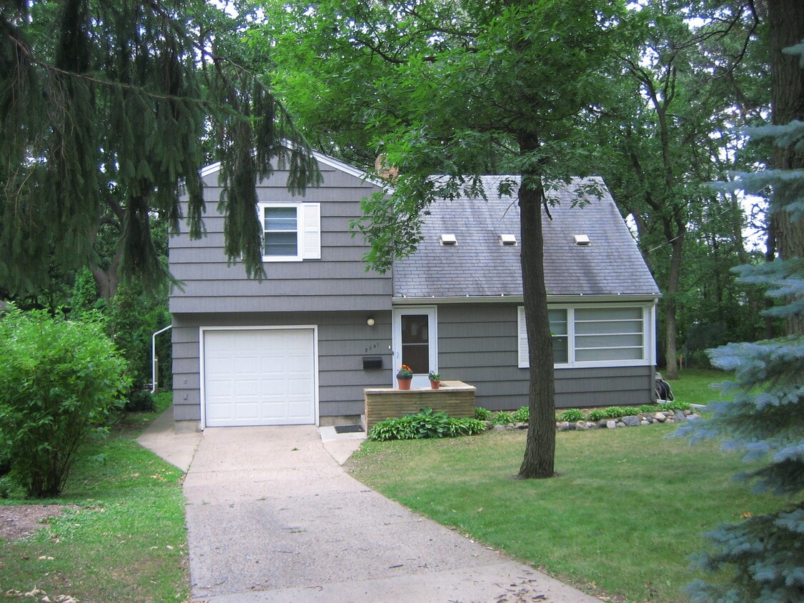 Primary Photo - 2541 Burnham Rd