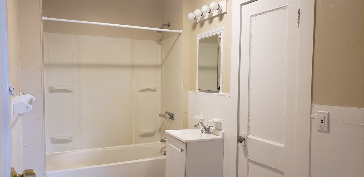Primary Photo - 119 Meadow St