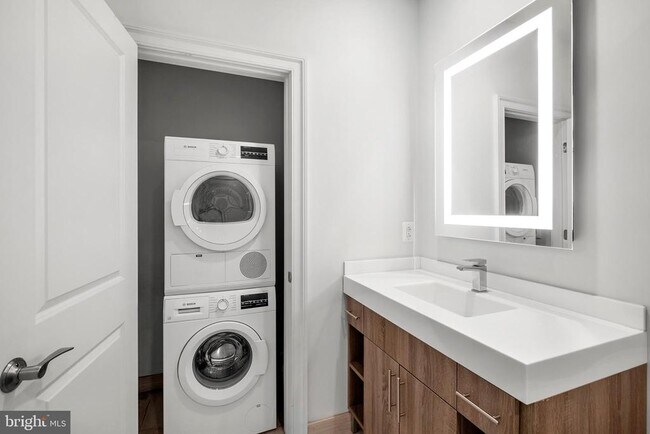 Foto del edificio - 200 N 16th St