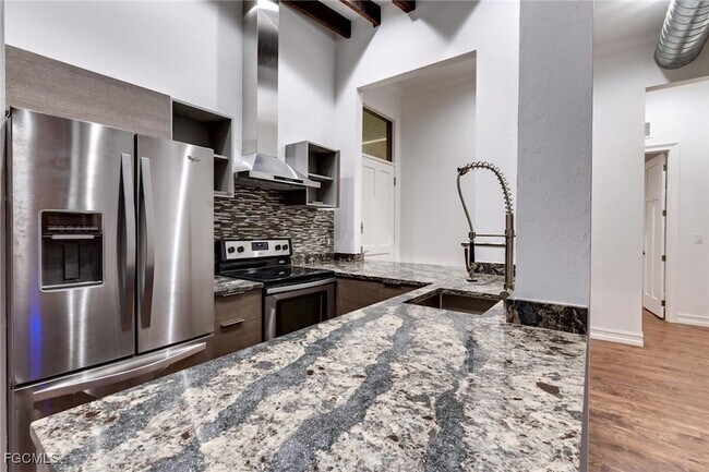 Foto del edificio - 2278 1st Street Unit 204