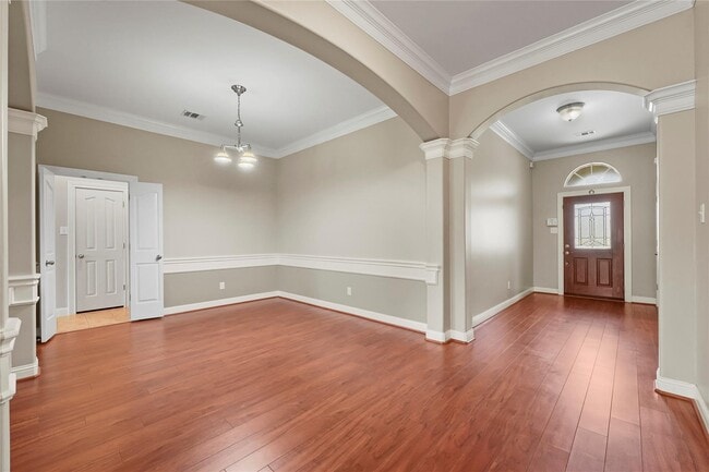 Building Photo - 24811 Sandusky Dr