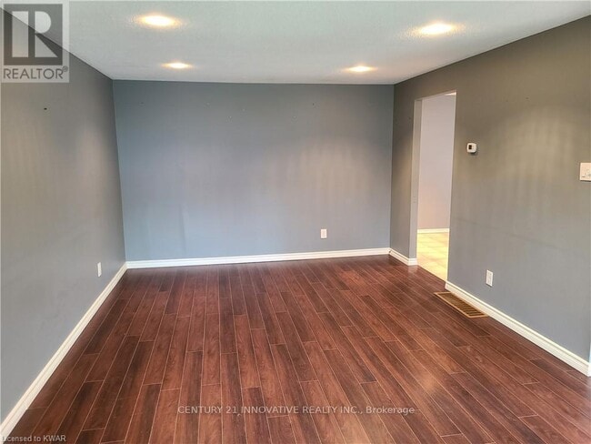 Building Photo - 75 Pepperwood Crescent