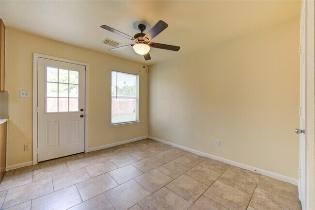 Foto del edificio - 6422 Mildenhall Ct