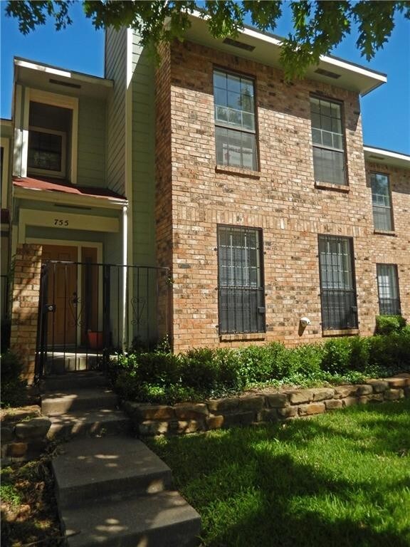 Primary Photo - 755 N Van Buren Ave