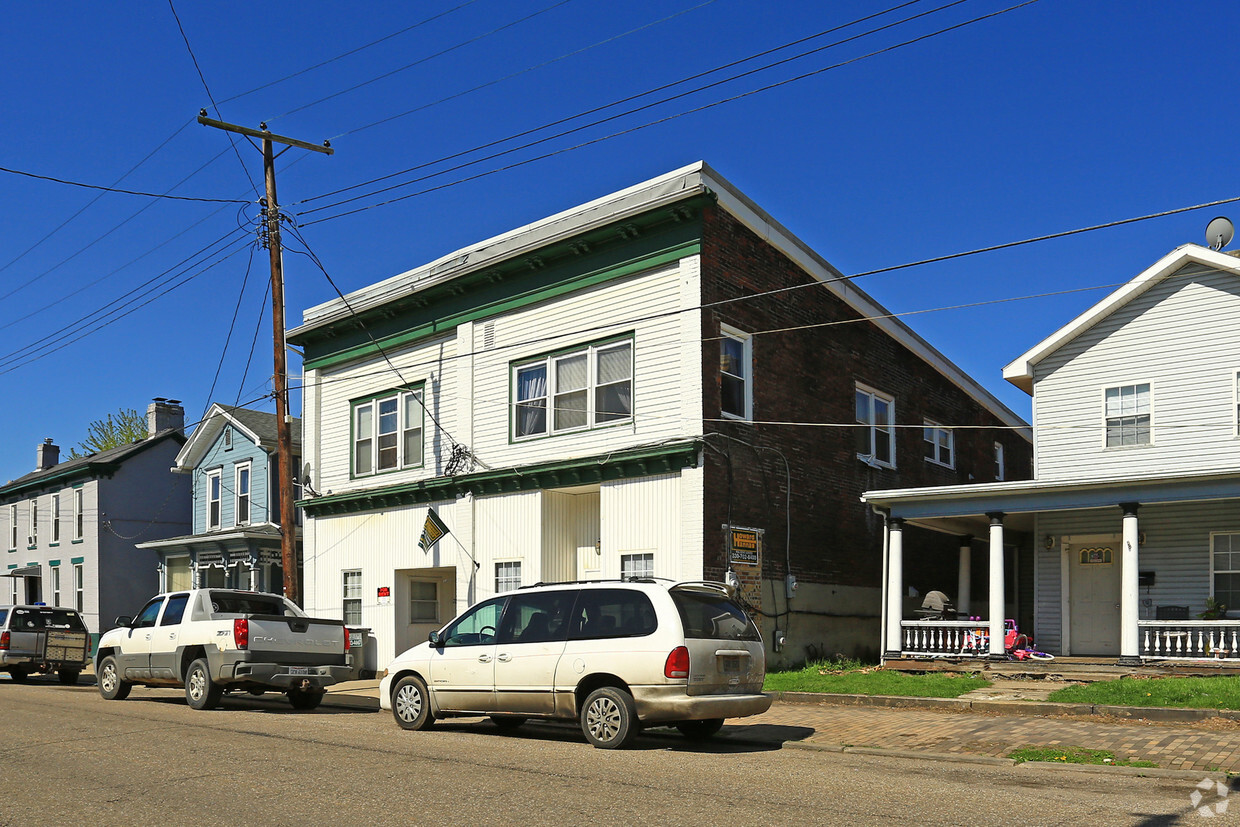 Building Photo - 711-715 Main St