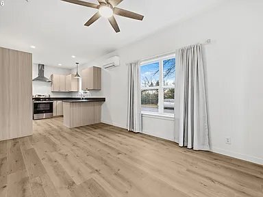 Foto del edificio - 5592 Burnett Ave