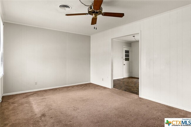 Building Photo - 1203 Estes Dr