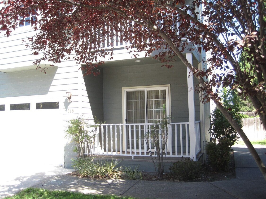 Primary Photo - Beautiful Town Home for Rent