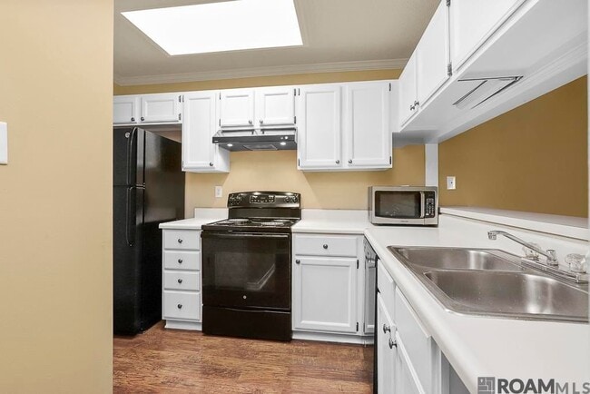 Building Photo - 8500 Bluebonnet Blvd