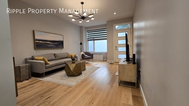 Photo du bâtiment - Modern 3 Beds, 2.5 Baths TownHouse | No Pe...