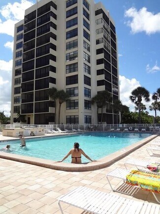 Building Photo - 627 Alhambra Rd