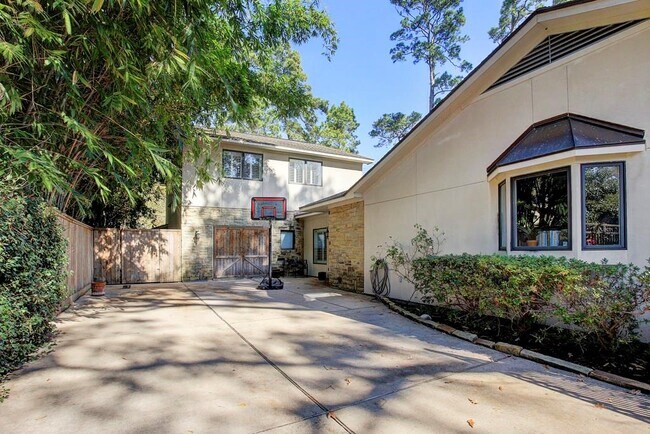 Foto del edificio - 9310 Oakford Ct