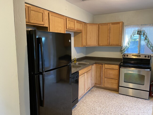 Kitchen with new appliances and nice cabinetry - 8150 Papaya St