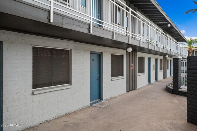 Building Photo - 3025 N 32nd St