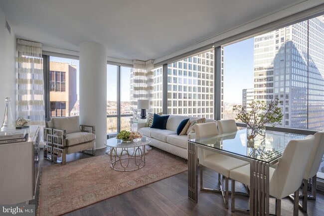 Building Photo - 1800 N Lynn St