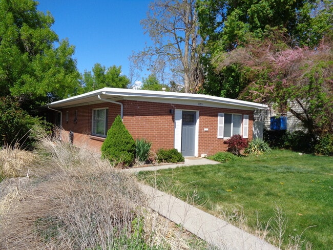 Foto del edificio - 1055 E Wilson Ave