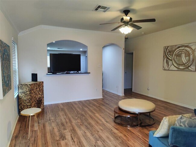 Building Photo - 9122 Georgio Dr