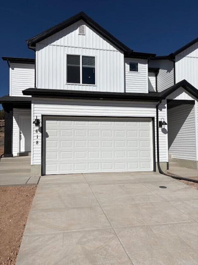 Building Photo - 618 S Rockwell Ln