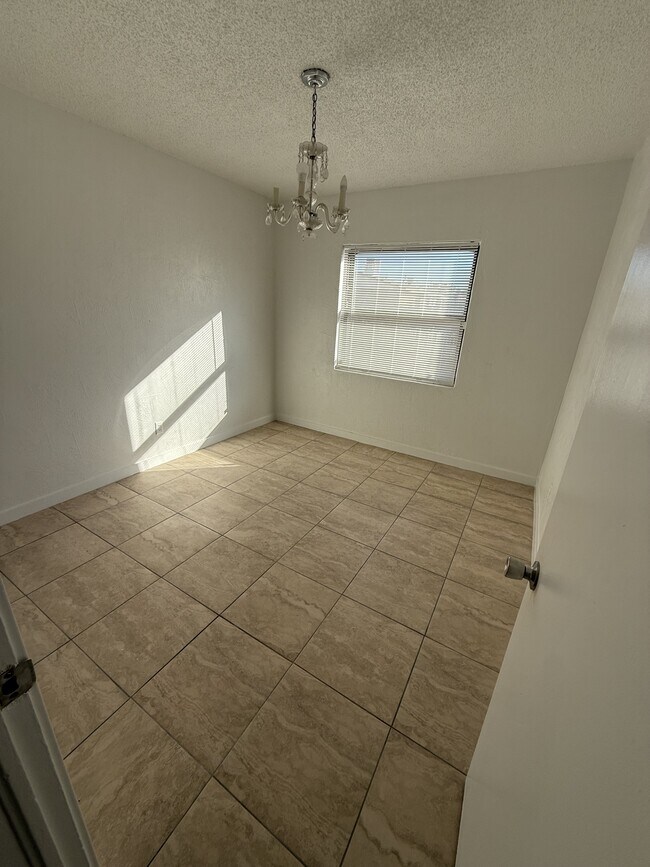 Building Photo - 929 Giles Rd